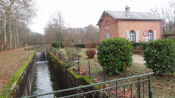l-ecluse-des-bois-sur-le-canal-de-la-sauldre-visorando-83047